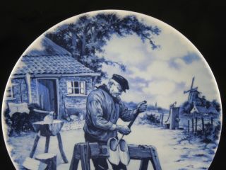 DELFTWARE TER STEEGE BV Blue & White Collectible Plate Man wooden shoes Holland 2