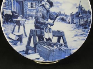 DELFTWARE TER STEEGE BV Blue & White Collectible Plate Man wooden shoes Holland 3