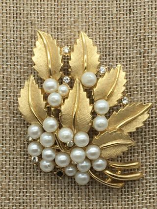 Vintage Trifari Textured Gold Tone Leaf Rhinestone Faux Pearl Floral Brooch