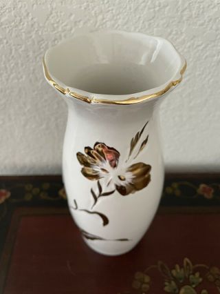Vintage Royal Haeger Vase White With Gold Floral Motif And Gold Rim Piping 8.  25”