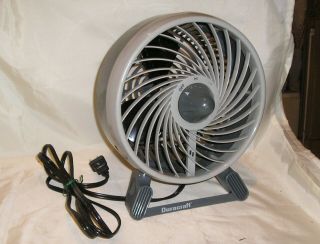 Vintage Duracraft 2004 Small Table Fan - 2 Speed - Retro - Dt - 70 Series - 8.  5 "