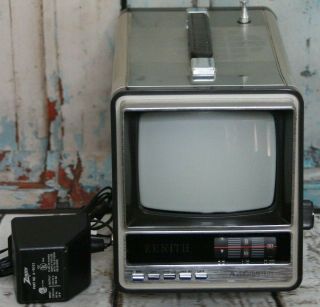 Vintage Zenith 5 " Portable B&w Television Model Bt051b Ac/dc/battery W/plug 1983
