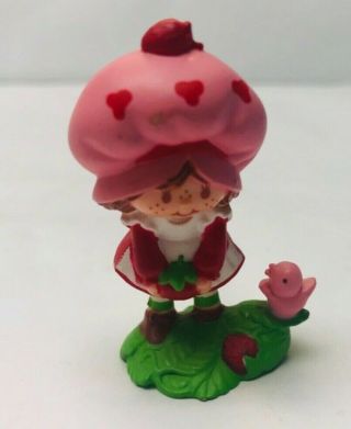 Vintage Strawberry Shortcake Mini Figure With Bird 1980s Ssc Miniature Pvc Toy