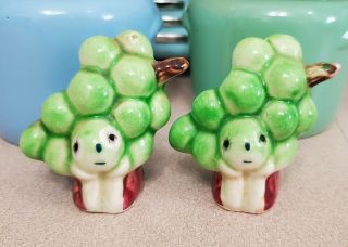 Vintage Anthropomorphic Green Grape Salt And Pepper Shakers