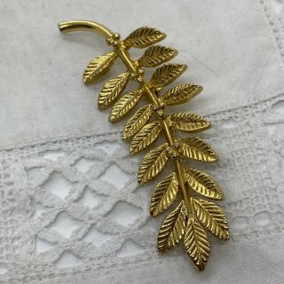 VINTAGE 70s Long Leaf Cluster Brooch Gold Tone Fern Berries Retro Kitsch Pin 3