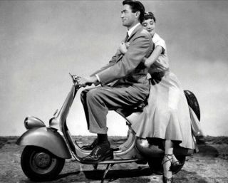 Roman Holiday Unsigned Photograph - L1764 - Audrey Hepburn And Gregory Peck