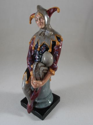 Vtg Royal Doulton Porcelain The Jester Figurine Hn 2016 Made In England