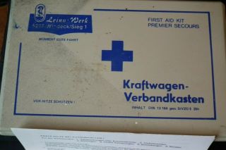 Vintage Car First Aid Kit,  Kraftwagen Verbandkasten, 2