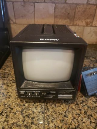 Gpx 5 " Portable B&w Tv/am - Fm Vintage Model Tvp5b