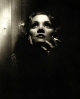 Marlene Dietrich Unsigned Photo - Z531 - Shanghai Express