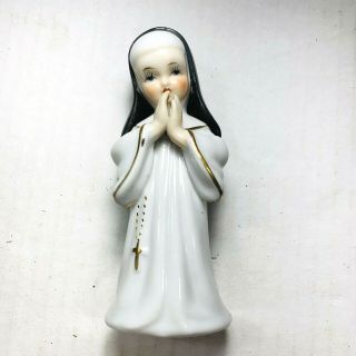 Vintage Nun Figurine White Habit,  Lipper & Mann Ceramic L&m 1956 Japan 5.  5 " Tall