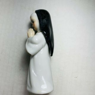 Vintage Nun Figurine White Habit,  Lipper & Mann Ceramic L&M 1956 Japan 5.  5 