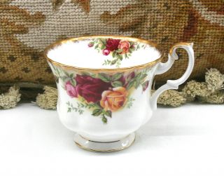 Lovely Royal Albert " Old Country Roses " Bone China Tea Cup / Coffee Cup England