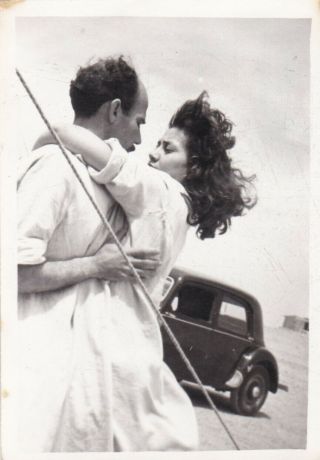 Egypt Amateur Photography Vintage Photo,  Cute Couple On The Beach In Galabiaa