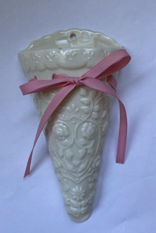 Vtg Current Brand Wall Pocket Nosegay Style Ceramic Ivory Taiwan Pink Ribbon