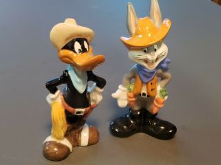 Vtg Looney Tunes Bugs Bunny Daffy Duck Cowboys Salt & Pepper Shaker Set