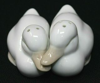 1980 Pair Fitz & Floyd Japan Snuggling Ducks Porcelain Salt & Pepper,  Epoc