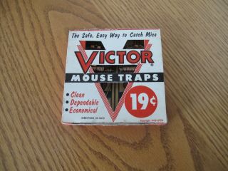 Vintage Wood Victor Mouse Traps Animal Trap Co.  Of America Lititz,  Pa Nos