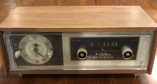 Vintage Montgomery Wards Airline Solid State Clock Radio Model Gen1897a