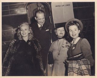 Carole Landis Hedda Hopper Jane Withers Candid Vintage 1940s Dbw Photo