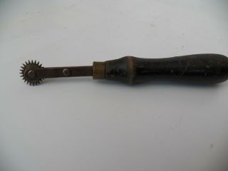 Vintage Sewing Tool Wooden Handle Pattern Tracing Wheel Tailor Round Wheel