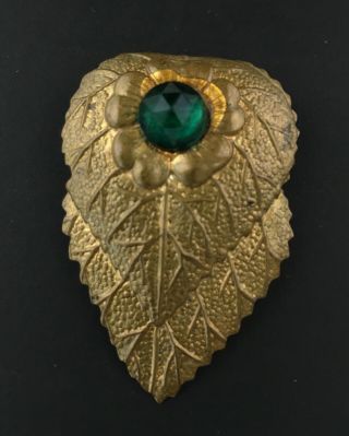 Vtg Victorian Dress Fur Scarf Clip Embossed Layered Leaf Pattern Emerald Stone
