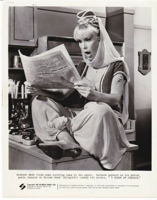 Barbara Eden Reading The Newspaper " I Dream Of Jeannie " 1967 8x10 Tv Show Photo