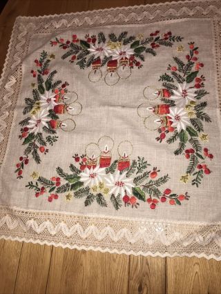 Gorgeous Details Vintage Hand Embroidered Linen Tablecloth Christmas Crochet Ed