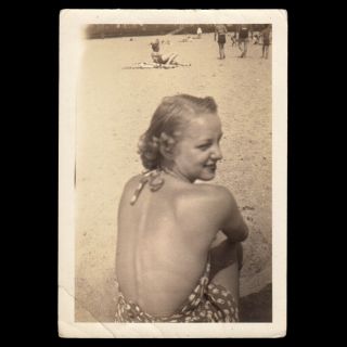 Luscious Blonde Woman Nude Back Sunbather In Bathing Suit 1930s Vintage Photo