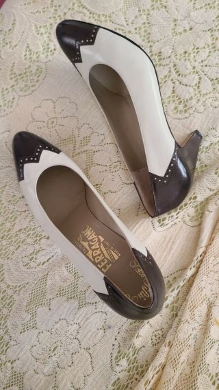 Vtg Women’s Mid Heel Shoes / Pumps – Salvatore Ferragamo 9 1/2 Aa Cream/black