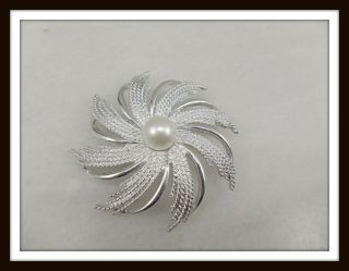 Vintage Sarah Coventry Silver - Tone Swirl Brooch W/white Faux Pearl Accent 6288