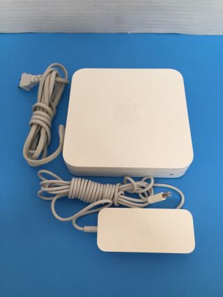 Vintage Apple A1143 Airport Express Wi - Fi Router Base Station W/ Adapter