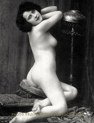 Vintage Nude Woman With Lamp 8.  5x11 " Photo Print Lovely Naked Female Profile B&w