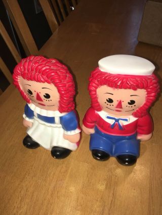 Two Vintage Raggedy Ann And Andy Plastic Coin Banks Bobbs Merrill W/stoppers 70s