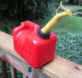 Vintage Chilton P10 Vented Red Plastic 1 Gallon Gas Can Made In Usa
