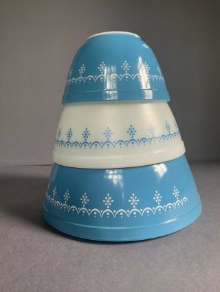 Vintage Blue Pyrex Nesting Mixing Bowl Set Of 3 Cinderella Snowflake Garland