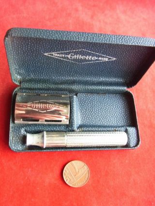 A Boxed Vintage Gillette 3 Piece De Safety Razor,  Fat Handle