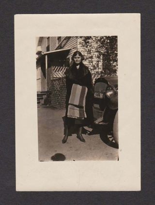 Flapper Era Young Lady Blanket Car License Plate Old/vintage Photo Snapshot - A119