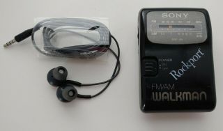 Vintage Sony Rockport Walkman Srf - 39 Fm/am Radio With Headset (earphones)