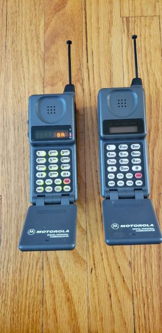 Vintage Motorola Digital Personal Communicator Flip Phones W/charger
