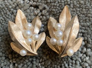 Crown Trifari Vintage Pearl Bead & Brushed Gold Tone Leaf Clip Earrings