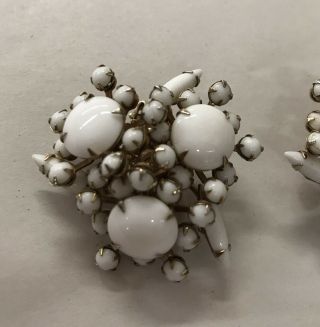 Vintage White Milk Glass Round Cut Prong Set Stones Gold Tone Clip Earrings 2