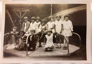 Vintage 1930s Photo Of Little Girl On Merry - Go - Round Cornwall Park Bellingham Wa