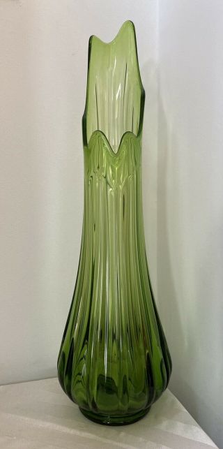 Vintage Mid - Century Modern Le Smith Green Glass Stretch Swung Vase 22” Tall