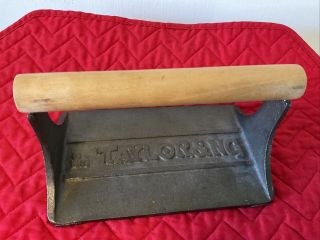 Vintage 1978 Bacon Press Pig & Flowers Country Wooden Handle Cast Iron Taylor Ng