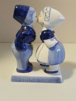 4.  25 " Blue And White Ceramic Dutch Boy And Girl Kissing Figurine From Holland