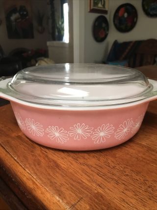 Vintage Pyrex Pink White Daisies Flowers With Lid 1.  5 Quart 043 2