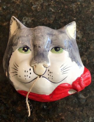 ❤️ Vintage Ceramic Gray And White Cat Head Red Bow String Holder Wall Mount
