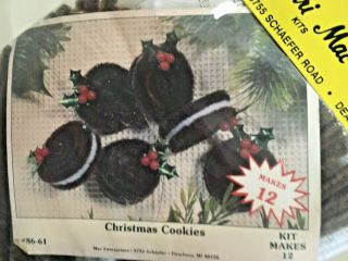 Vintage Merri Mac Christmas Cookies Ornaments Pipe Cleaner Kit 86 - 61 Makes 12