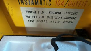 Vintage Kodak Instamatic 104 Outfit 3 Flash Cubes 2